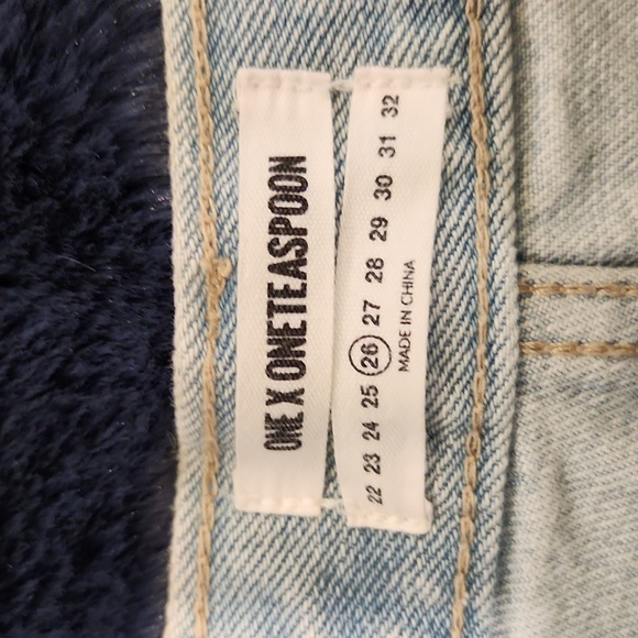Super light wash, distressed two tone One Teaspoon skirt size 26! - Picture 2 of 10